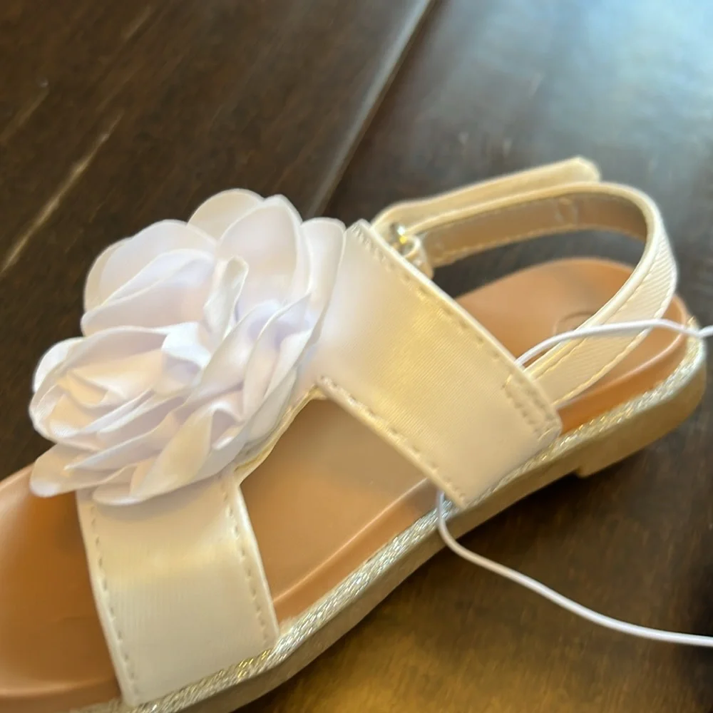 NWT Cat and Jack Toddler Girls White Violetta Flower Sandals!